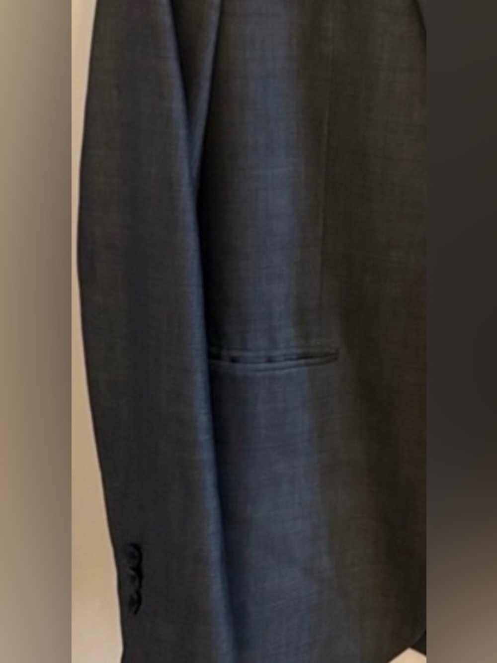 Gray Blazer by theory. size 38. PREloved. In very Good condition. Take advantage